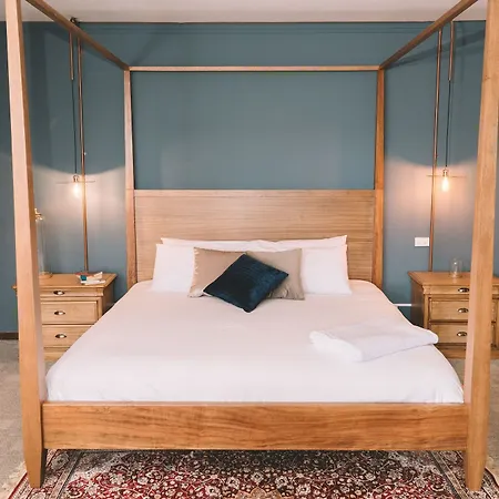 Selina Secret Garden Hostel Lissabon