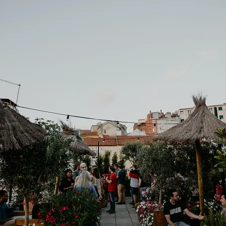 Secret Patio Hostal *