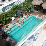 Secret Patio Hostel *